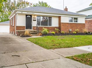 22518 Mylls St, Saint Clair Shores, MI 48081