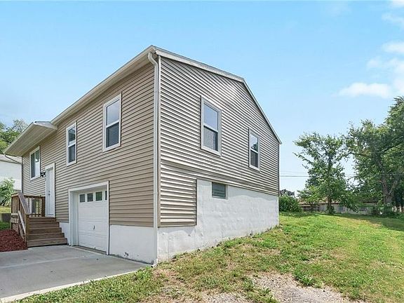 3rd image of 845 N 83rd St