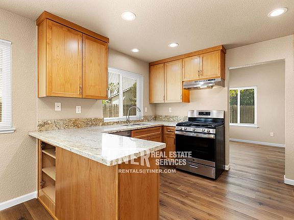 3rd image of 20 Windance Ct