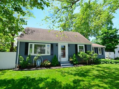 11 Ithaca St, Warwick, RI, 02889