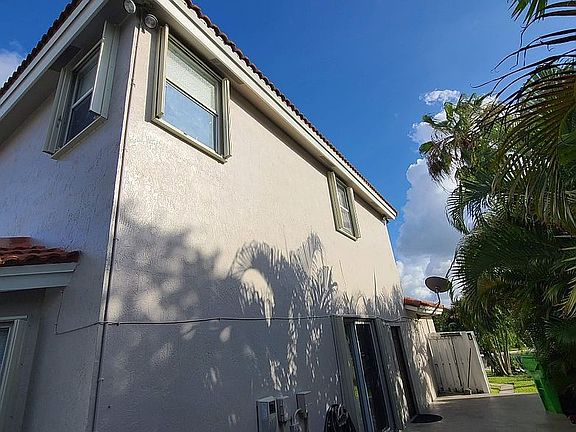 4th image of 1066 NW 125th Ave
