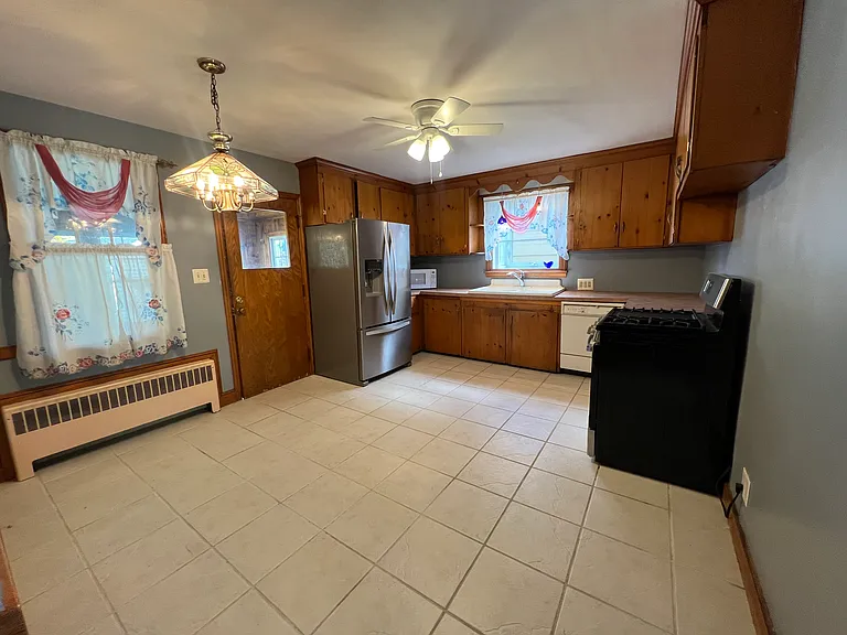 23 Home Ave — Photo 3