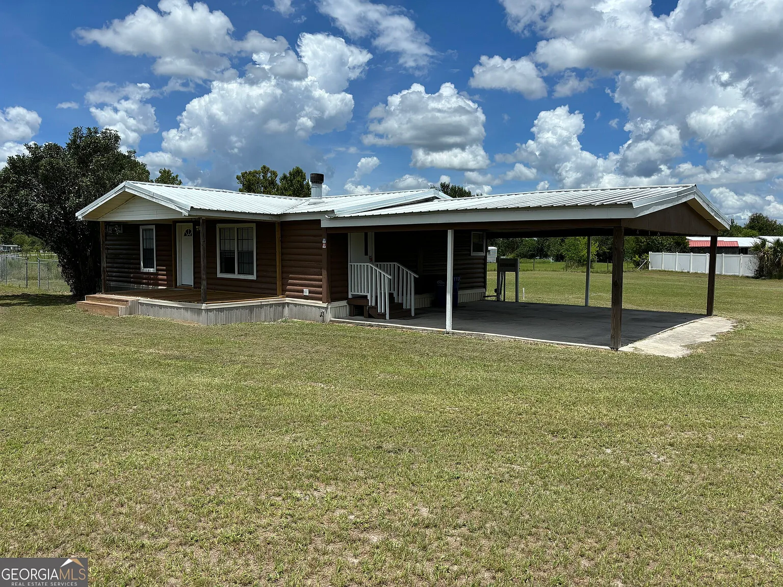 3 bed, 2.0 bath, 1400 sqft, $1,300 — Photo 1