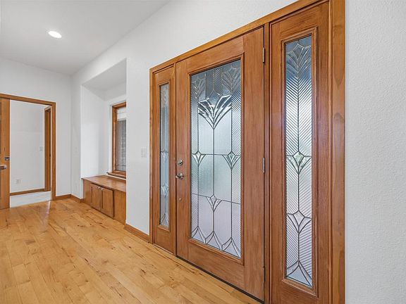 4th image of 711 Lucas Lane