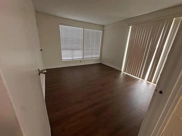 5916 Lago Vista Way #B-10 — Photo 11