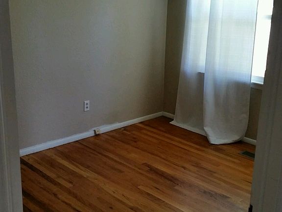 5th image of 2322 Montezuma Rd