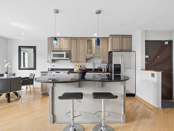 4th image of 607 W Wrightwood Ave APT 415