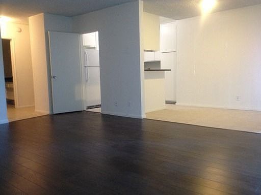 5th image of 8061 Romaine St APT 105