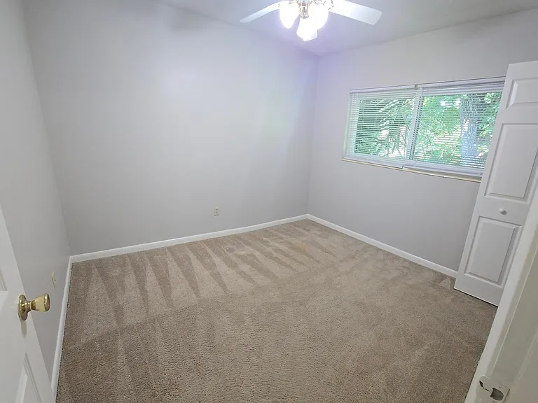 712 Newport Dr — Photo 17