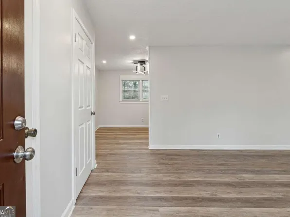 1573 Deerwood Ln, Acworth, GA 30102