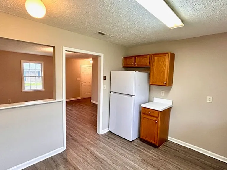 180 Hennon Dr NW — Photo 3