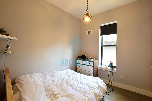 Rented by null | media 8