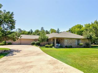 313 Kiowa Dr E, Lake Kiowa, TX 76240