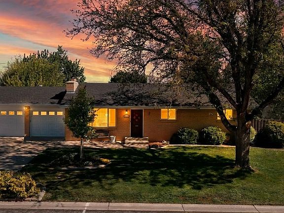 2nd image of 2118 Saguaro Rd