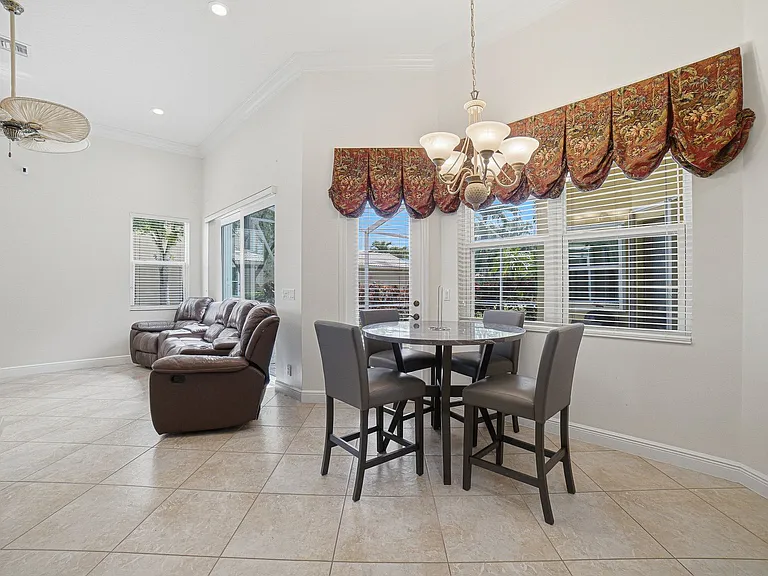 9655 Campi Dr — Photo 32
