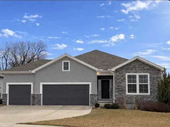 1173 SW Whitby Dr, Lees Summit, MO 64083