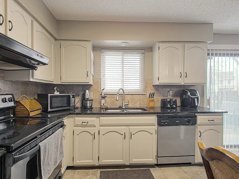 5778 N Anita Ave — Photo 7