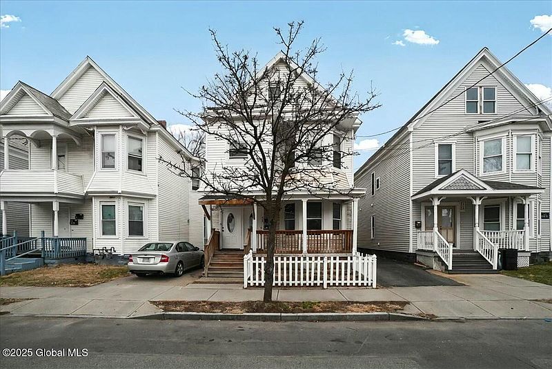 3rd image of 415 Victory Avenue