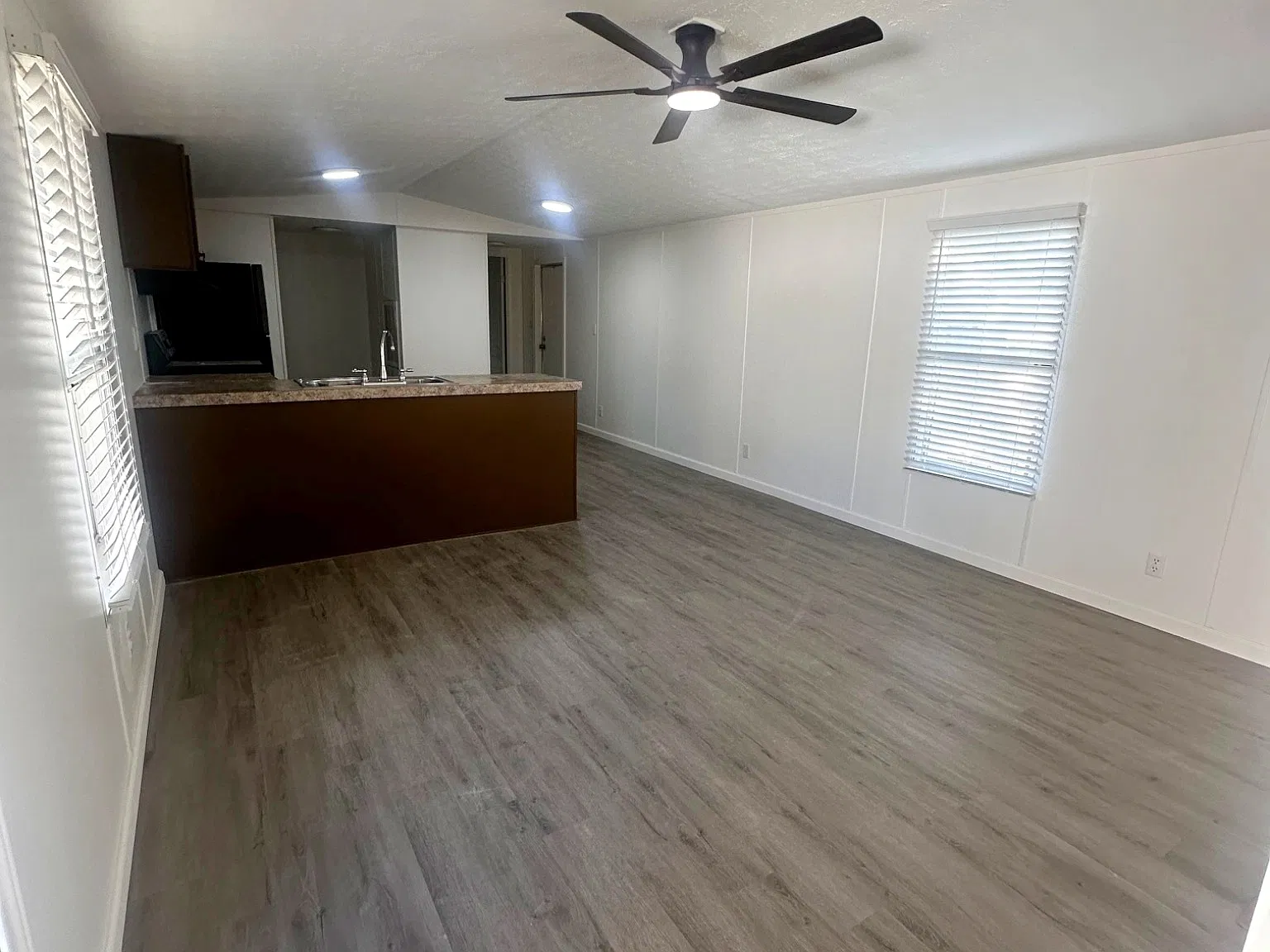 3 bed, 924 sqft, $1,510 — Photo 2