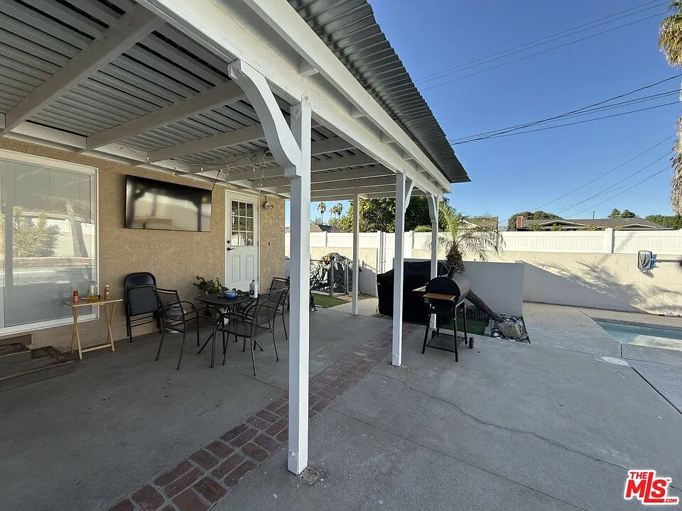3 bed, 2.0 bath, 1291 sqft, $3,795 — Photo 3