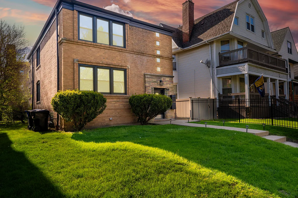 Building Photo - 7212 S Euclid Ave #2
