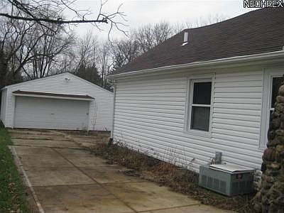4th image of 2261 Cooledge Ave