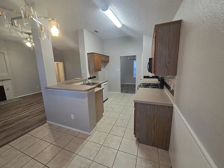 3304 Sparta Dr — Photo 8