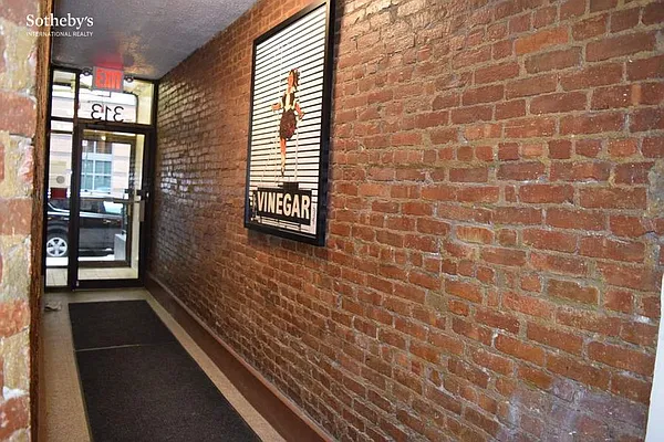 Rented by Sotheby's International Realty | media 11