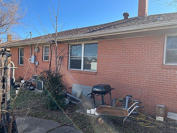 2nd image of 805 SW 50th St