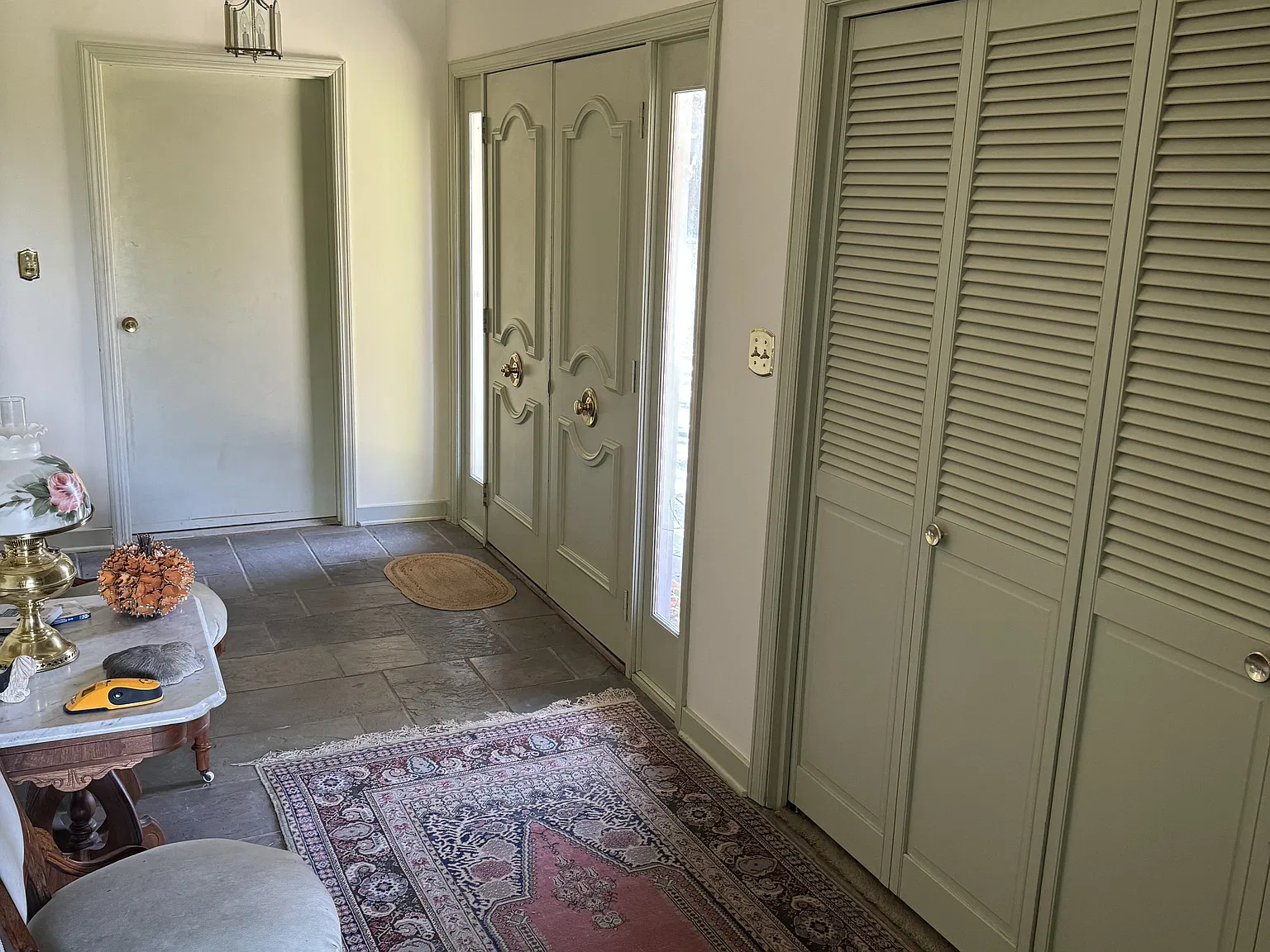 3 bed, 1964 sqft, $2,200 — Photo 2