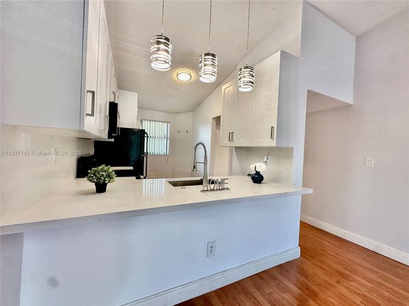 9994 Nob Hill Pl #9994