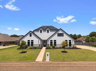 209 Devonshire St, Mount Pleasant, TX 75455