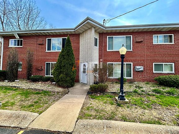 3rd image of 111 Harrington Ave Unit 1