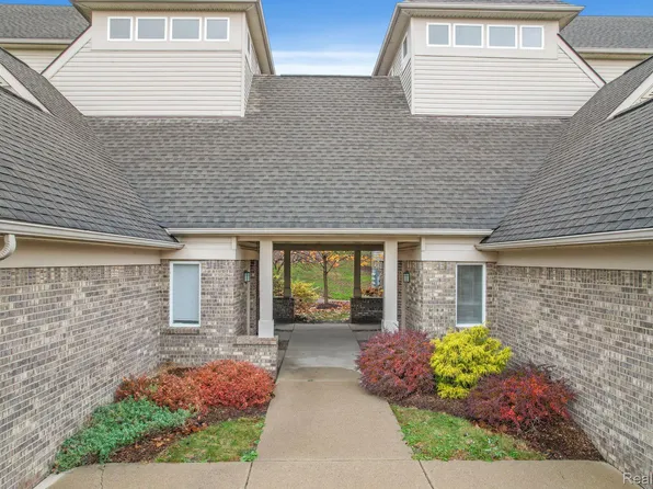 867 Amanda Ln, Pontiac, MI 48340