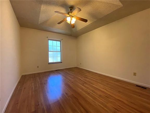 5th image of 1415/1417 La Chateau Dr