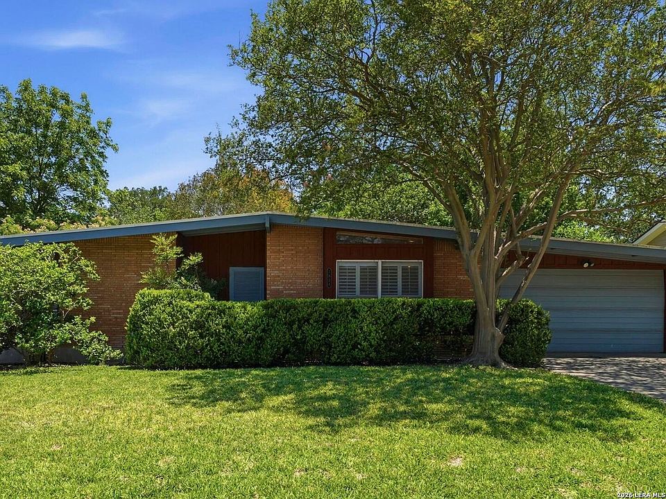 1st image of 1834 Edgehill Drive