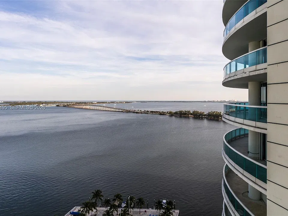 2127 Brickell Ave #2504