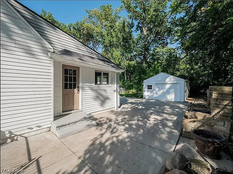 335 Inwood Blvd — Photo 21