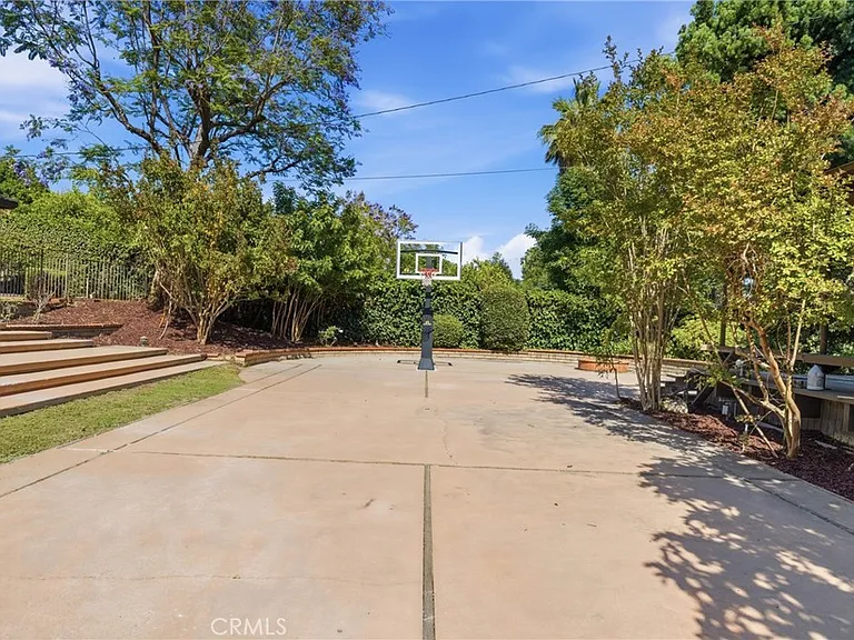 950 Hampton Rd — Photo 5