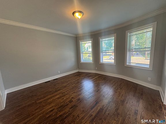 5th image of 28 Jackson St