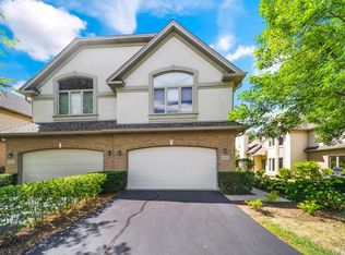 1055 W Sutton Ct, Palatine, IL 60067
