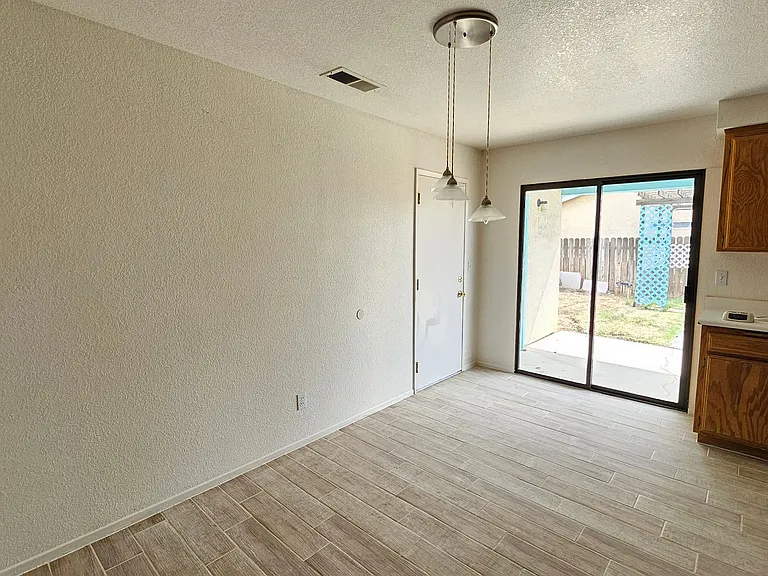 8124 Underwood Ave — Photo 3