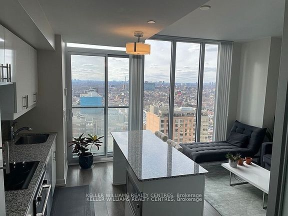 4th image of 426 University Ave #2101