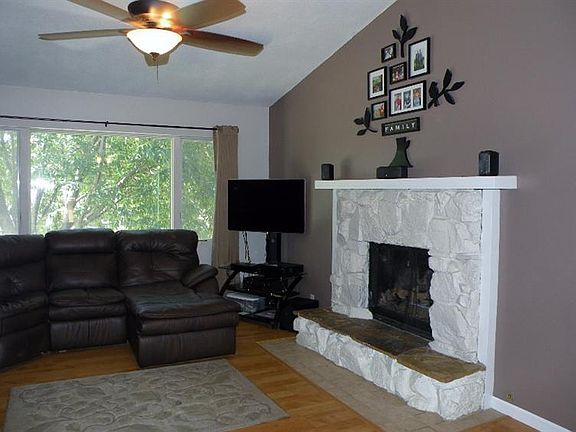 4th image of 430 W Beal St