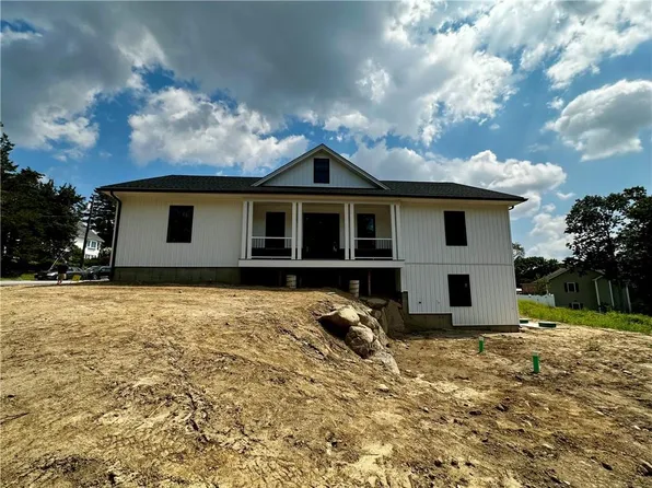 5 Olney Arnold Rd, Cranston, RI 02921