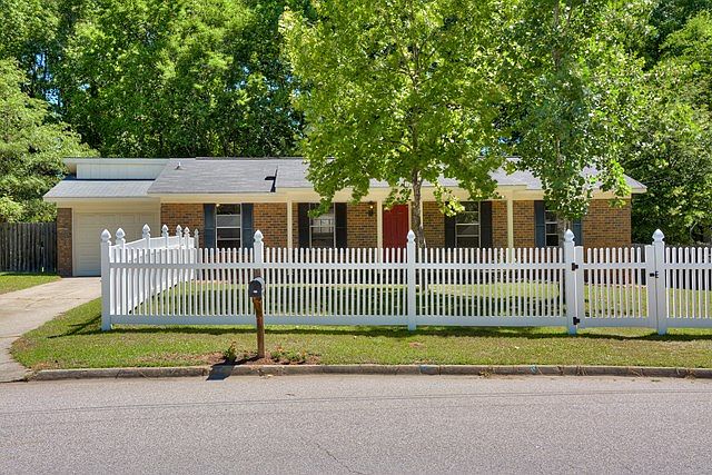 1st image of 346 Park Way Ct E