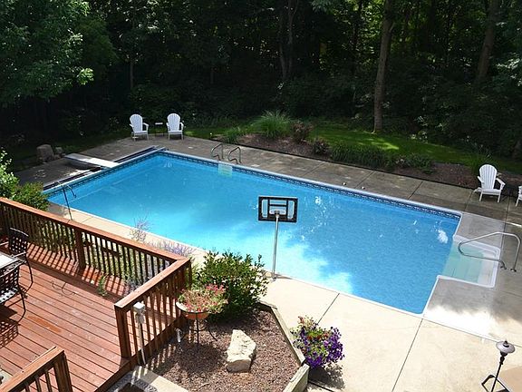 5th image of 28 Carnaby Ct
