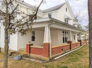 106 E 4th St, Willow Springs, MO 65793