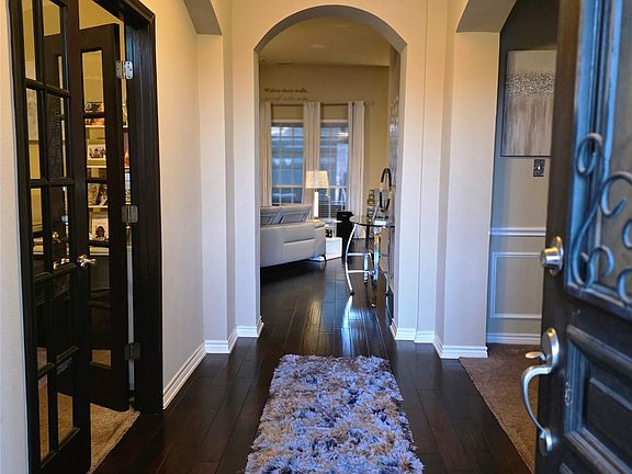 2nd image of 904 Regal Bluff Ln