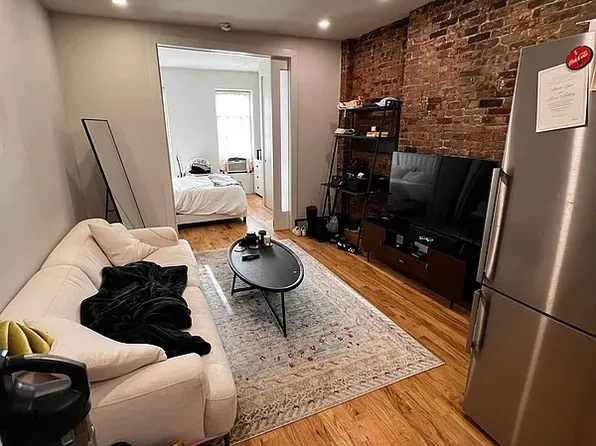 166 Elizabeth Street image 1 of 6